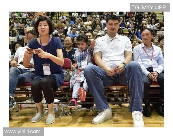 姚明家中突遭敲门事件引发媒体关注，背后故事令人深思